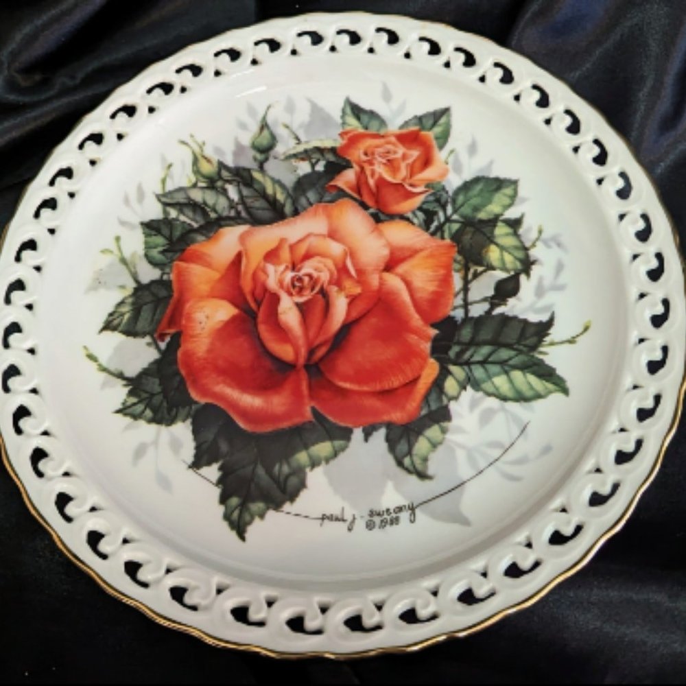 Vintage Limited Ed 1988 The Hamilton Collection Coral Cluster Siged